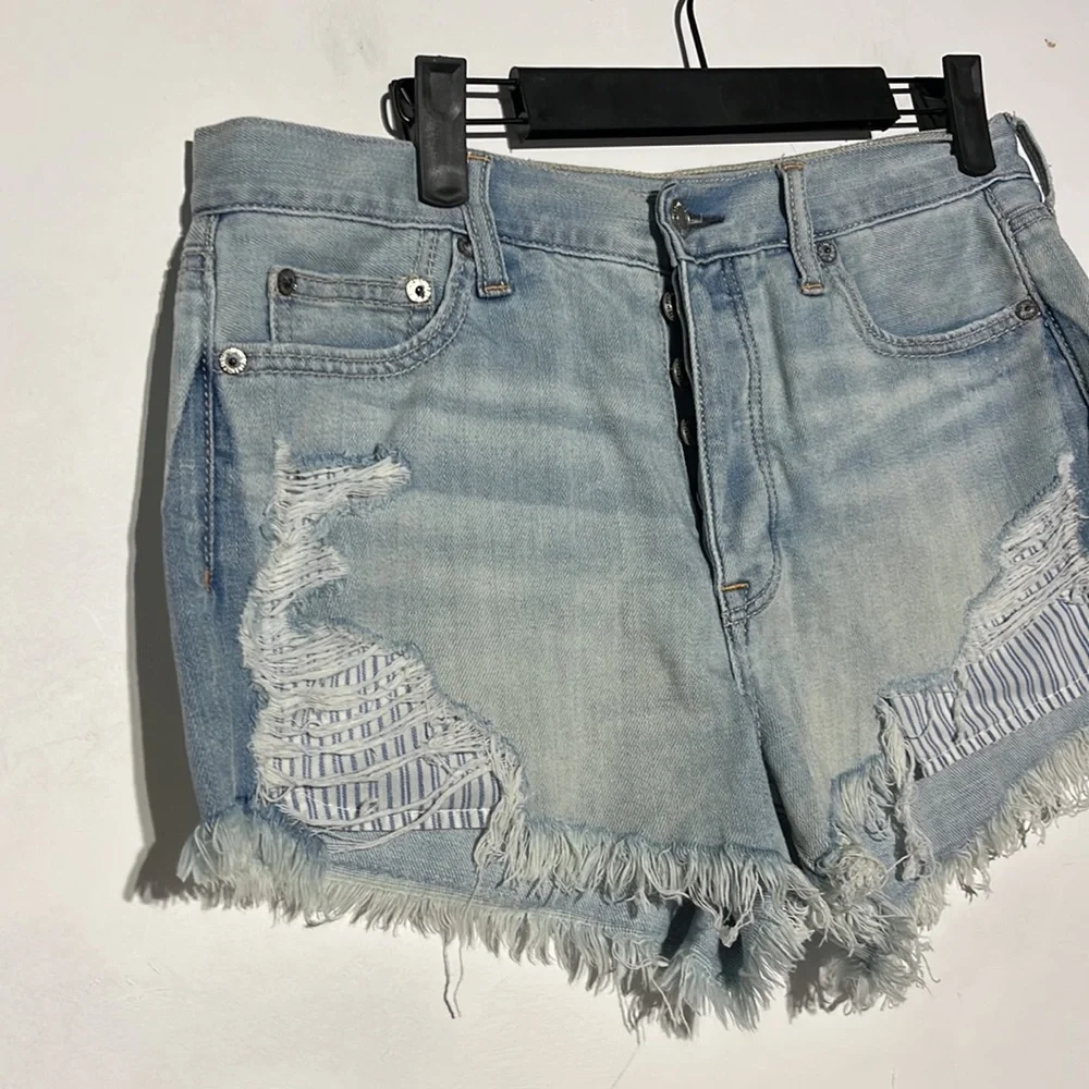 American Eagle Vintage Hi-Rise Festival Light Wash Distressed Denim Shorts 8